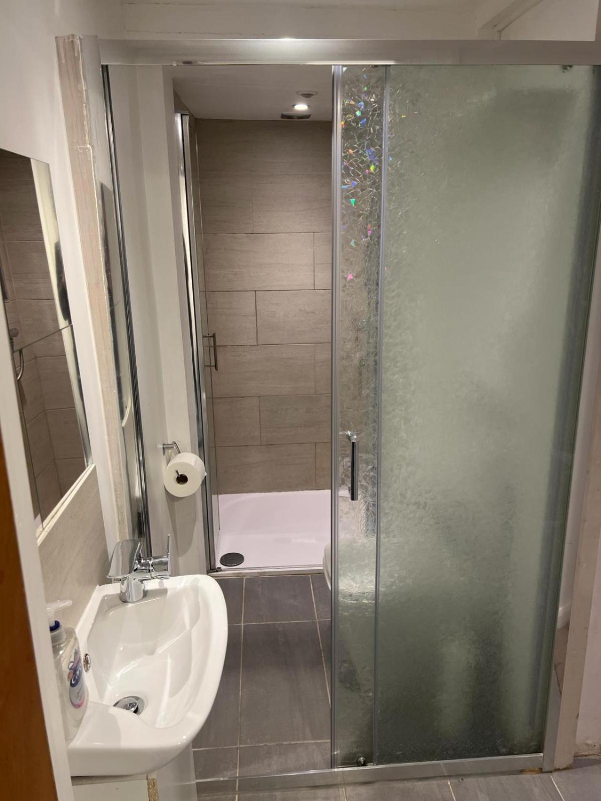 Comfy Private Bedrooms In Euston, Quarto em Acomodações Particulares *