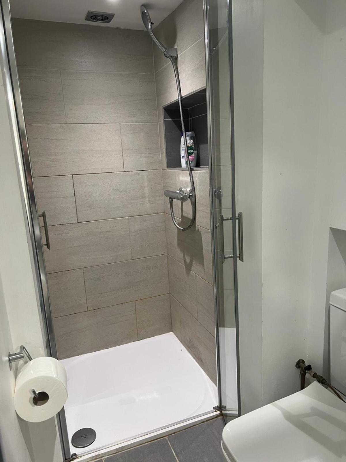 Quarto em Acomodações Particulares Comfy Private Bedrooms In Euston, *